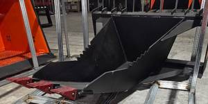 lot 10042 image: PABREAK Skid Steer Stump Bucket BT200