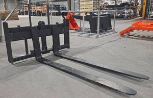 lot 10109 image: PABREAK Skid Steer 60 Pallet Fork Set  Fork Measurements 60in x 4in x 1.3in