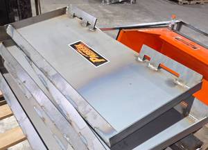 lot 10178 image: PABREAK UAP28 Skid Steer Quick Attach Plate