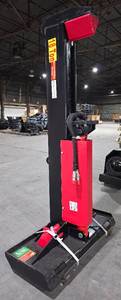 lot 1568 image: RAYTREE Skid Steer Log Splitter RMLS18T