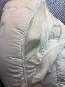 lot 111690 image: Queen Size Mattress Topper