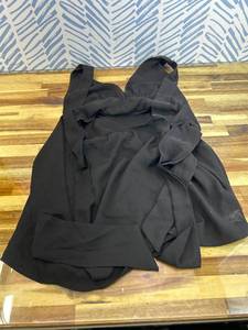 lot 211570 image: Black Top (Size Unknown)