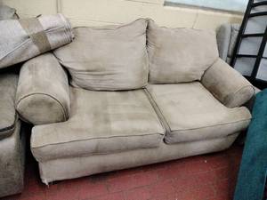 lot 63093 image: beige microfiber loveseat