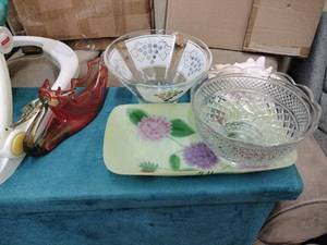lot 63135 image: Miscellaneous Household Decorative Glassware