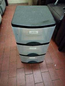 lot 63139 image: Sterilite 3-Drawer Storage Cart