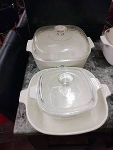 lot 63146 image: Set of 3 Vintage Corning Ware Dishes