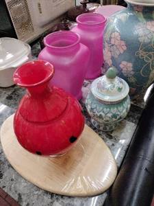 lot 63148 image: Set of 7 Miscellaneous Vases