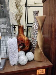 lot 63162 image: Lot of Miscellaneous Home Decoration Items