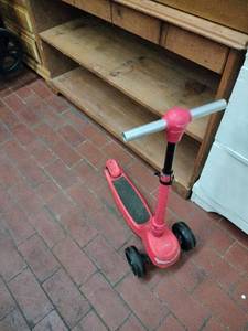 lot 63216 image: Jetson Childrens Kick Scooter