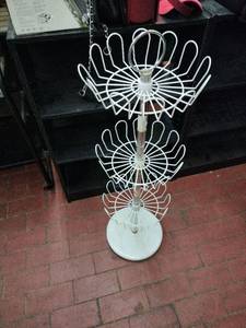 lot 63223 image: multi-tiered revolving shoe rack