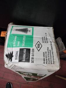 lot 63235 image: 6 Ft Green Christmas Tree