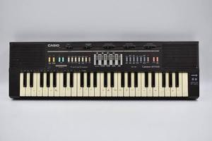 lot 63165 image: vintage Casio Casiotone MT-205 electronic keyboard