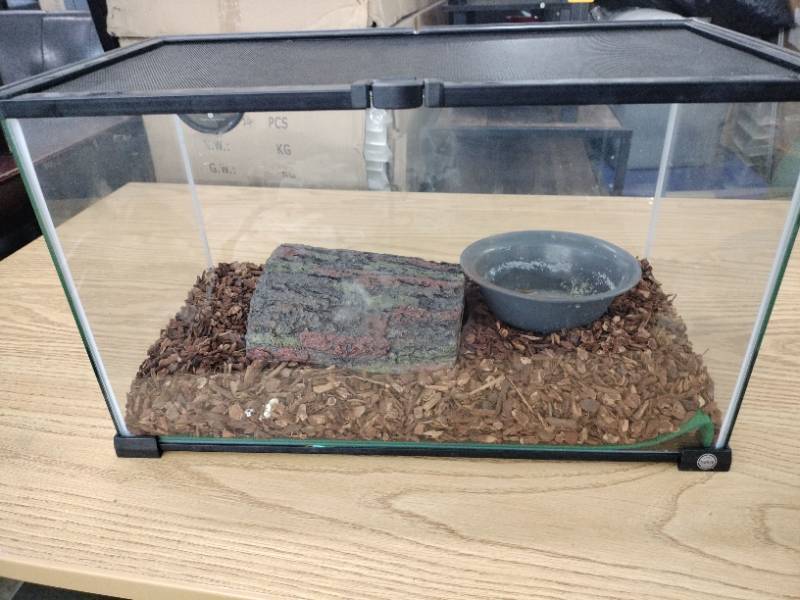 lot 63054 image: 10-gallon glass reptile terrarium