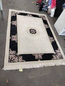 lot 60894 image: Classic Chinese Style Medallion Design Area Rug