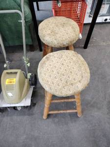 lot 60898 image: vintage-style wooden barstools - Set of 2