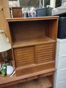 lot 60965 image: Vintage Oak Bookshelf with Sliding Door