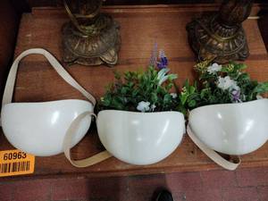 lot 60967 image: Set of 3 Ceramic Hanging Planters