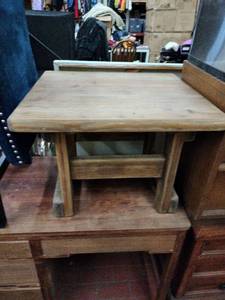 lot 60973 image: Vintage Square Wood End Table