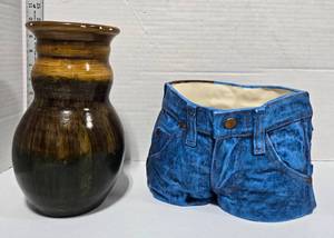 lot 685 image: Planter and Flower Holders