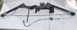 lot 714 image: Browning Summit II 5US2A Compound Bow.  Needs restrung