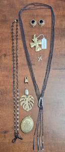 lot 725 image: Jewelry-Some Park Lane, Eyeglass holder