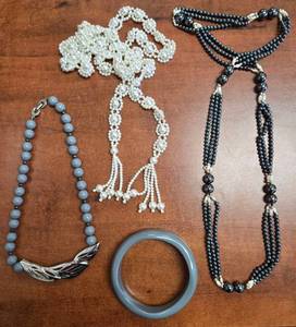 lot 729 image: Fashion Jewelry