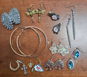 lot 734 image: Earring Group. Some are Park Lane