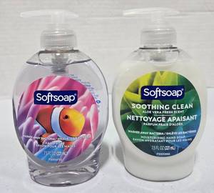 lot 745 image: Softsoap Hand Soap 7.5 FL OZ 2-Pack