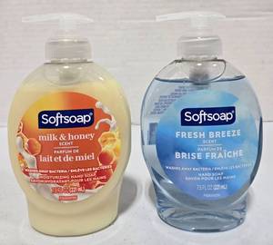 lot 746 image: Softsoap Moisturizing Hand Soap 7.5 FL OZ Milk & Honey, Fresh Breeze 2-Pack