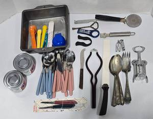 lot 771 image: Kitchen Items