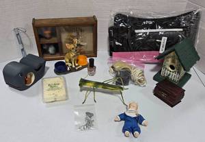 lot 776 image: Everything on Table