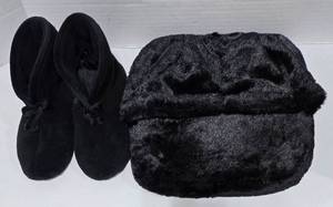 lot 783 image: Isotoner (Med) Booties and Foot Warmer, Pre-owned