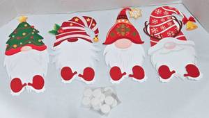 lot 785 image: 4 Christmas Gnome Fence Peekers-New