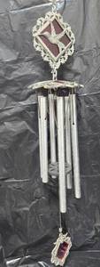 lot 817 image: Hummingbird Wind Chime