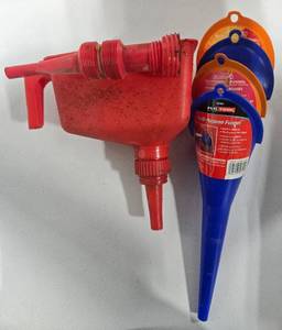 lot 821 image: FLO TOOL Multi-Purpose Funnel-New, 1 Pre-owned Funnel