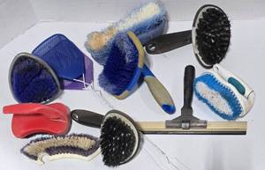 lot 823 image: A Lot of CleaningDetailing Brushes