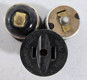 lot 833 image: (3) Bryant 125V 15A Electrical Outlets