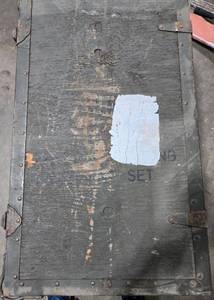 lot 837 image: US Military Electrical Lighting Set TRUNK.  Includes untested bulbs.  Would make a Great Storage4-H Box