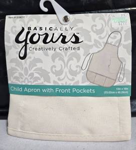lot 840 image: Basically Yours Child Apron with Front Pockets 13in x 19in NEW