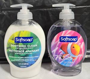 lot 865 image: Softsoap Hand Soap 7.5 FL OZ 1 Soothing Clean Aloe Vera and 1 Aquarium design