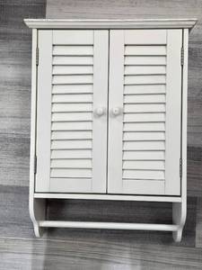 lot 867 image: White Wall-Mount Cabinet 2-Door Louver Storage with Towel Holder 18 in x 24in x 6.5 in Pre-owned
