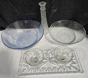 lot 868 image: Vintage Glassware Serving Bowls and Trays