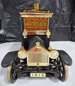 lot 871 image: Ford 1915 Model Automobile Decanter Set with Glasses