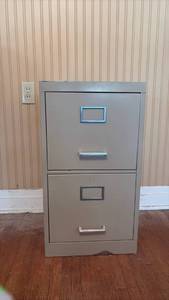lot 106 image: 2-Drawer Metal Vertical File Cabinet