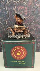 lot 116 image: Boyds Bears and Friends Drewville Collectible Figurine Style 2233