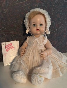 lot 139 image: Vintage Madame Alexander Doll Sweet Tears Approximately 8 inches tall seated