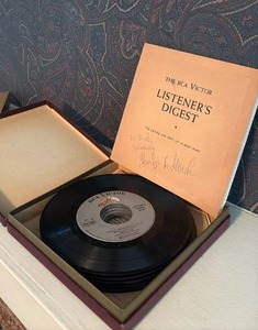 lot 140 image: Vintage RCA Victor Listeners Digest 5th Birthday Commemorative 45s Short Cuts to Great Music