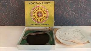 lot 146 image: Vintage Hoot-Nanny Spirograph Style Magic Graphing Toy
