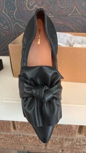 lot 149 image: NIB All Black Brand Soft Leather Bow Flats
