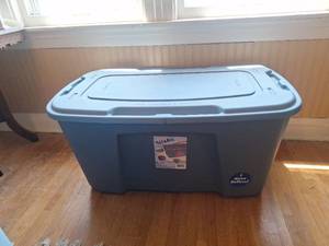 lot 152 image: Tote DuraBilt 49 Gallon Storage Container with Rollers 6550BS